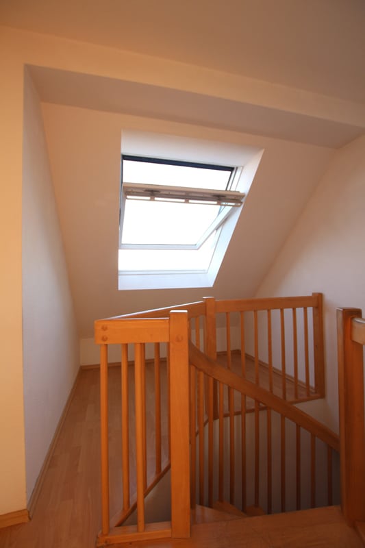 Helle 3-Zimmer-Maisonette-Wohnung im denkmalgeschützten Altbau. - Treppe
