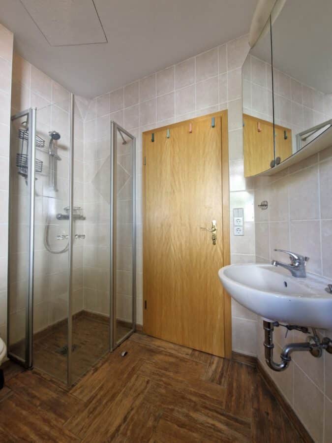 ** Bezugsfreie 2-Raum-Wohnung mit großem Balkon - 54 qm Wohnfläche - privater Gartenanteil - Bad mit Dusche